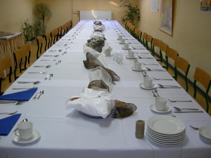 Przygotowania do obiadu. Październik 2007. Fot.: Braciszek