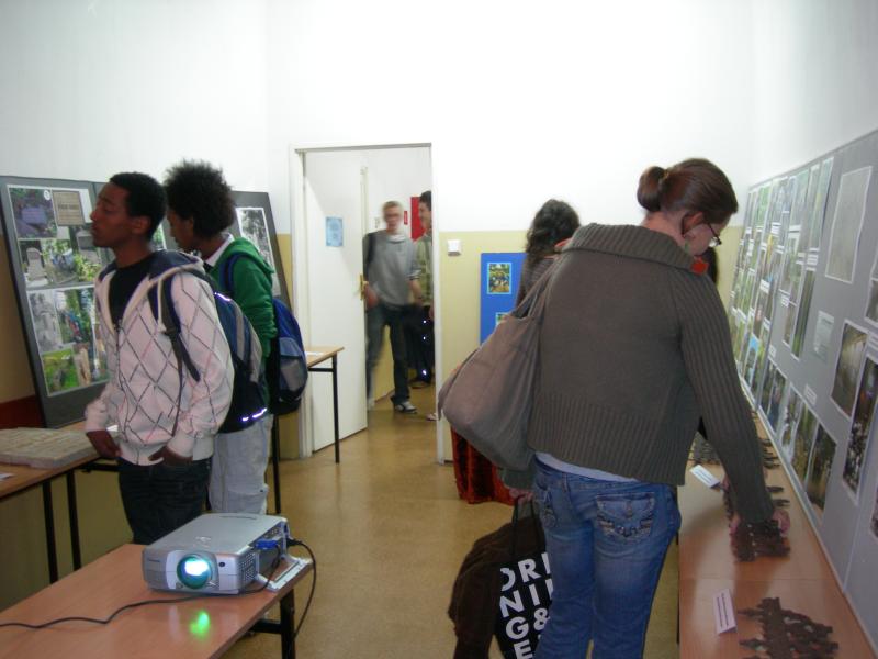 Zwiedzanie wystaw. Październik 2007. Fot.: Braciszek