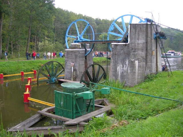 Ujęcie wody dla maszynowni. Sierpień 2007. Fot.: Braciszek